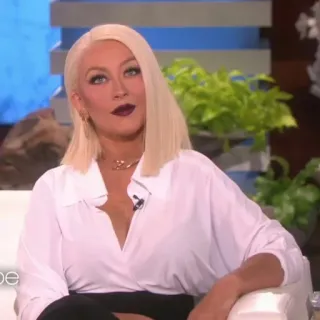 🌦 Christina Aguilera Christina Aguilera, cantante, celebridad, pelo rubio, entrevista, programa de entrevistas telegram sticker
