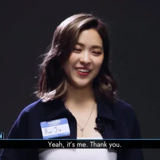 🌚 Yeah, it's me. Thank you. mujer, persona, sonrisa, hello82, Ryujin, entrevista whatsapp sticker