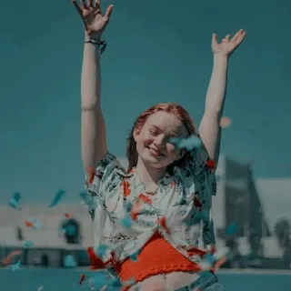🥕 Frau, Lächeln, Freude, rote Haare, Blumenhemd, Konfetti, Glück, Mädchen whatsapp sticker