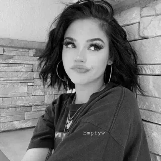 🥀 Emptyw женщина, девушка, человек, портрет, серьги-кольца, ожерелье telegram sticker