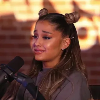 💧 Ariana Grande célébrité, chanteuse, femme, pleurer, émotion, portrait telegram sticker