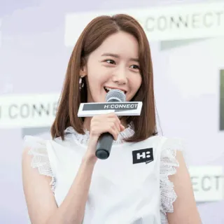 🍸 Yoona H:CONNECT mulher, coreana, idol, cantora, celebridade, sorriso, microfone whatsapp sticker