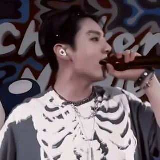 🕺 người đàn ông, ca sĩ, micrô, biểu diễn, âm nhạc, k-pop, nghệ sĩ telegram sticker