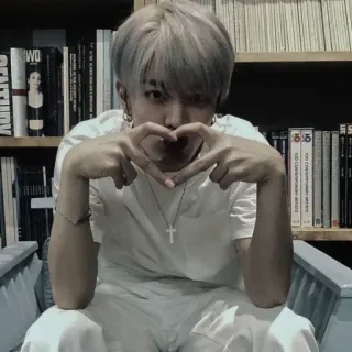 🌋 pessoa, homem, coração, kpop, amor, selfie telegram sticker