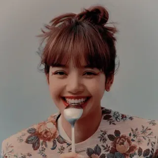 😋 Lisa Lisa, Blackpink, K-pop, Ídolo, Cantora, Colher, Sorriso, Mulher telegram sticker
