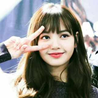 ✌️ Lisa K-pop, cantante, idol, segno di pace, sorridente, donna, ragazza, celebrità telegram sticker