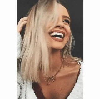 😂 mujer, pelo rubio, riendo, retrato, sonrisa telegram sticker