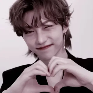 🍅 kpop, serce, mrugnięcie, idol, mężczyzna, portret telegram sticker