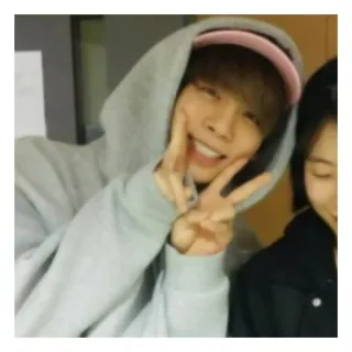 💚 pessoa, sinal de paz, moletom com capuz, sorriso, feliz, kpop whatsapp sticker