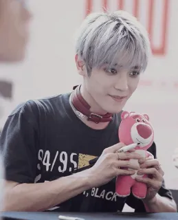 🕸 94/9.5
BLACK man, lotso, kpop, idol, singer, artist telegram sticker
