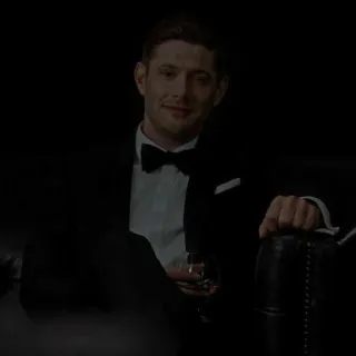 🌊 Dean Winchester Supernatural tele, dean, sobrenatural, traje, whisky whatsapp sticker