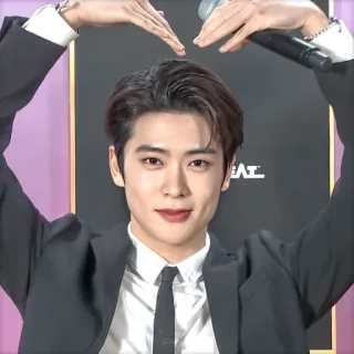 📸 男人, 西装, 麦克风, 心, 微笑, kpop, 艺人 telegram sticker