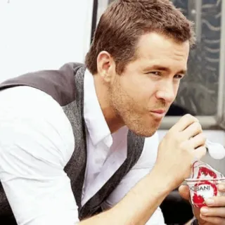 🔮 Ryan Reynolds aktor, selebriti, makan, es krim telegram sticker