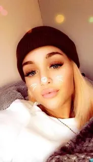 ☁️ phụ nữ, chân dung, selfie, mũ, tóc vàng, vẻ đẹp telegram sticker