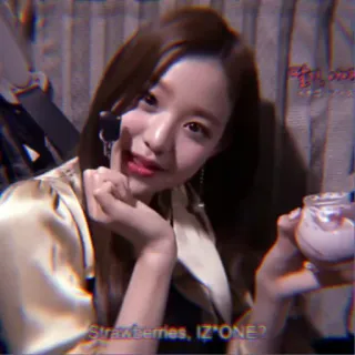 ⛄️ IZ*ONE Strawberries, IZ*ONE? K-pop, Айдол, Женщина, Клубника, IZ*ONE, Еда telegram sticker
