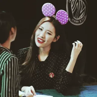 🕊 mujer, sonriendo, linda, orejas, retrato, K-pop telegram sticker