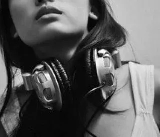 🎵 écouteurs, musique, femme, noir et blanc, portrait telegram sticker