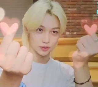 ❤ Felix K-pop, idol, finger heart, celebrity, cute, Stray Kids telegram sticker