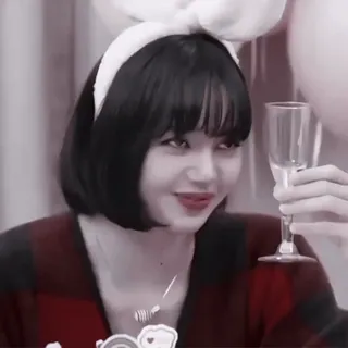 🍒 Lisa wanita, orang, potret, tersenyum, kpop, pesta, perayaan whatsapp sticker