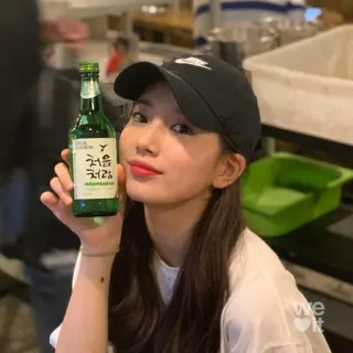 🌸 처음처럼 Soju Coreano, Soju, Álcool Coreano, Chum Churum, Bebida Alcoólica, Mulher, Garrafa telegram sticker