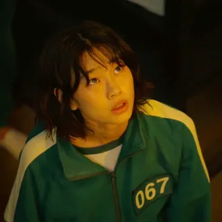 👀 Kang Sae-byeok Squid Game 067 Korean drama, Squid Game, Kang Sae-byeok, player 067, green tracksuit telegram sticker