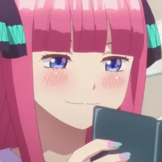 ☺️ Nino Nakano The Quintessential Quintuplets anime, garota, cabelo rosa, personagem, sorrindo telegram sticker