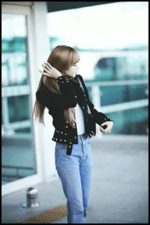 🐬 mulher, cabelo loiro, jeans, roupa casual, aeroporto, moda, estilo whatsapp sticker