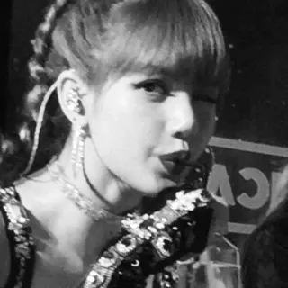 🌟 Lisa kpop, piosenkarz, mrugnięcie, celebryta, blackpink, lisa, manoban telegram sticker