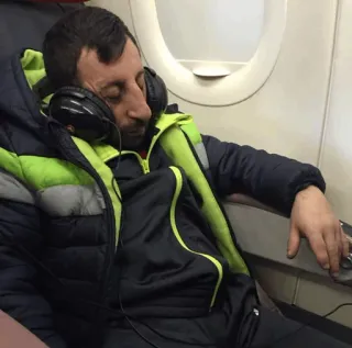 😴 dormir, avión, viajar, pasajero, auriculares telegram sticker