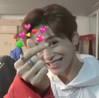 🥒 corazón con los dedos, corazones, amor, gesto, kpop telegram sticker