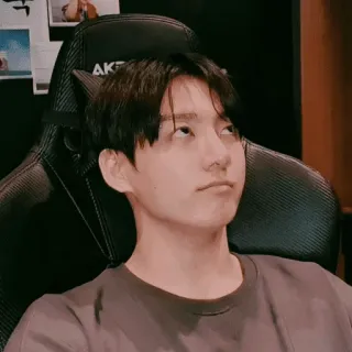 🙄 telegram sticker