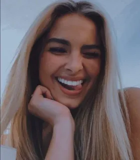 😉 Addison Rae addison rae, blond, Influencer, Lächeln, Promi, fröhlich, Person telegram sticker