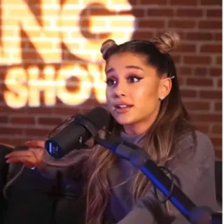💧 Ariana Grande Ariana Grande, chanteuse, célébrité, femme, podcast, interview telegram sticker