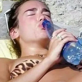🍶 женщина, пляж, вода, бутылка, загар, лето telegram sticker