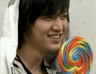 🍭 Lee Min Ho Attore coreano, Lecca-lecca, Asiatico, Sorriso, Intrattenimento telegram sticker