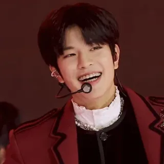 💫 personne, homme, sourire, portrait, kpop, chanteur telegram sticker