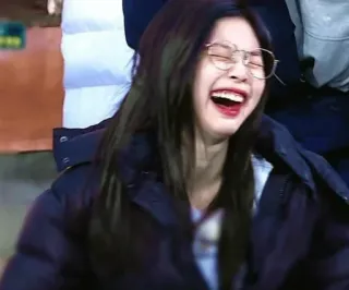 😂 3eeb7b69 смеется, женщина, очки, счастливая, портрет telegram sticker