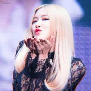 😘 caf28977 Rose kpop, zangeres, kus, blond, vrouw telegram sticker