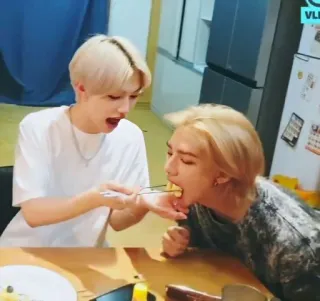 🍜 3922e5ab jedzenie, żywność, ludzie, przyjaźń, dzielenie się, posiłek telegram sticker