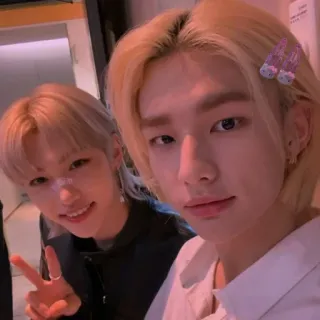 ✌ cbd6a032 Selfie, Koreański, Blond, Przyjaźń, Grupa telegram sticker