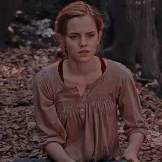 🦋 8c504ee1 Emma Watson 女演员, 肖像, 女人, 森林, 女演员, 人物 whatsapp sticker