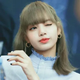 🖤 347f7fd0 Lisa kpop, cantante, donna, idol, frangia, occhiolino, blackpink telegram sticker