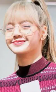 🖤 f0b12281 Lisa (Blackpink) kpop, blackpink, lisa, cantante, occhiali telegram sticker