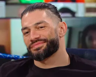 😇 f4b70361 Roman Reigns Wrestler, Sportler, Roman Reigns, Grinsen telegram sticker