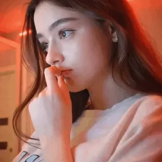 🦋 47db80c7 ผู้หญิง, ภาพเหมือน, ผู้หญิง, ใบหน้า, คน, ความงาม telegram sticker