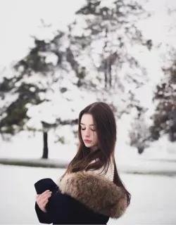 🦋 82852ed9 ผู้หญิง, ฤดูหนาว, หิมะ, ขนสัตว์, ภาพเหมือน telegram sticker