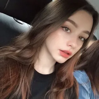 🦋 a6f4757f ผู้หญิง, ผมสีน้ำตาลเข้ม, ภาพเหมือน, ความงาม, แต่งหน้า telegram sticker