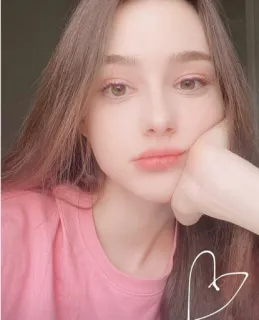 🦋 b0306aa5 ผู้หญิง, เด็กผู้หญิง, ภาพเหมือน, หัวใจ, เซลฟี่, เสื้อสีชมพู telegram sticker