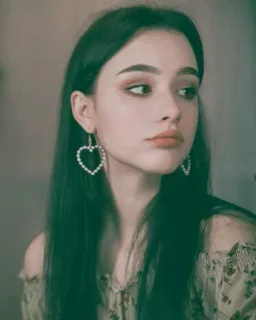 🦋 fda7e464 ผู้หญิง, ต่างหูรูปหัวใจ, ผมสีน้ำตาลเข้ม, ภาพเหมือน, ผู้หญิง, ไข่มุก, แฟชั่น, ต่างหู telegram sticker