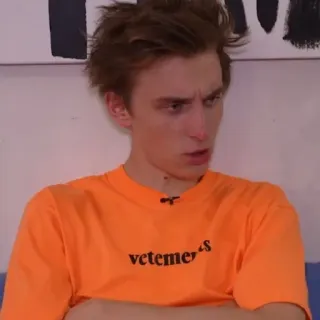 🤥 2ce60d12 vetements abbigliamento, camicia arancione, uomo, persona, vestiti whatsapp sticker